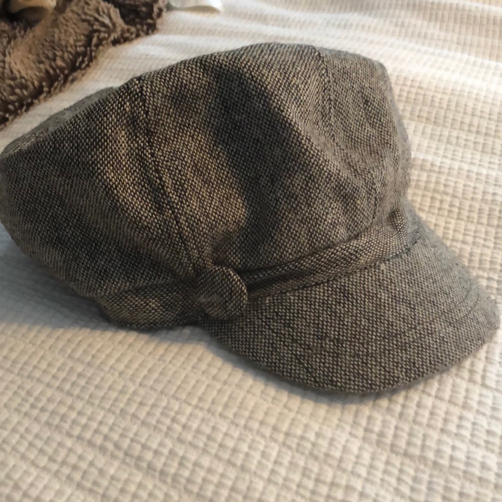 Gray/tan rim hat
